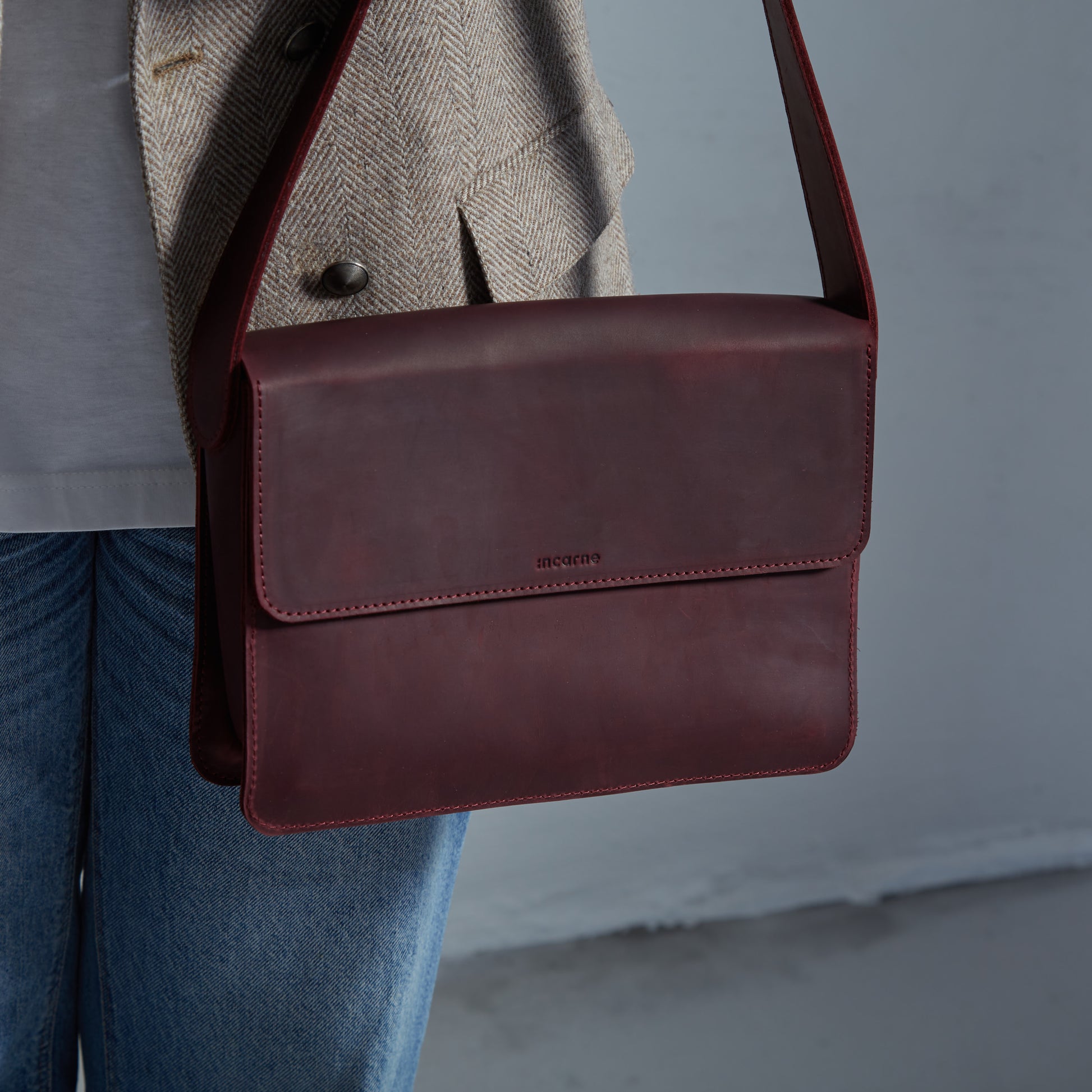 leather bag for women in burgundy color
