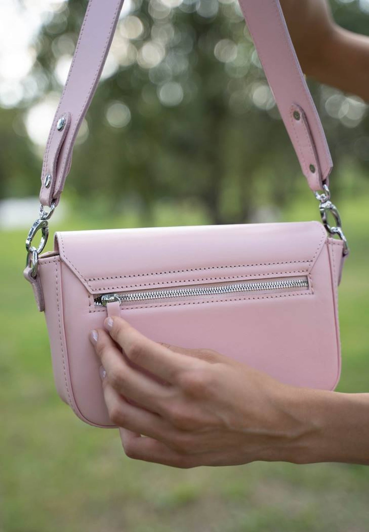Molly leather bag for women in pink color