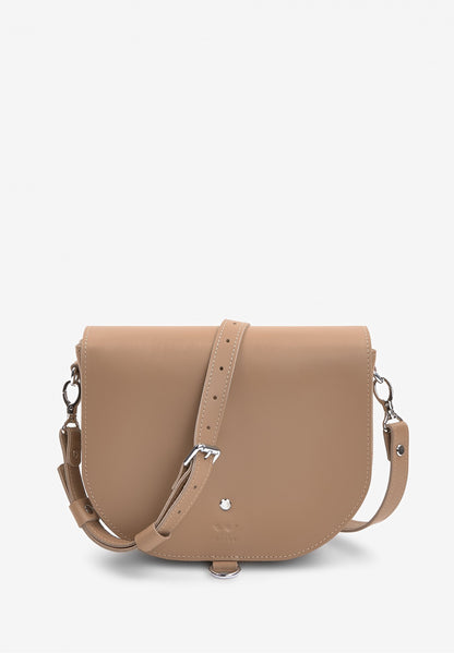 Leather women's bag. Customize the fit for your comfort with the adjustable straps, whether worn cross-body or over the shoulder.