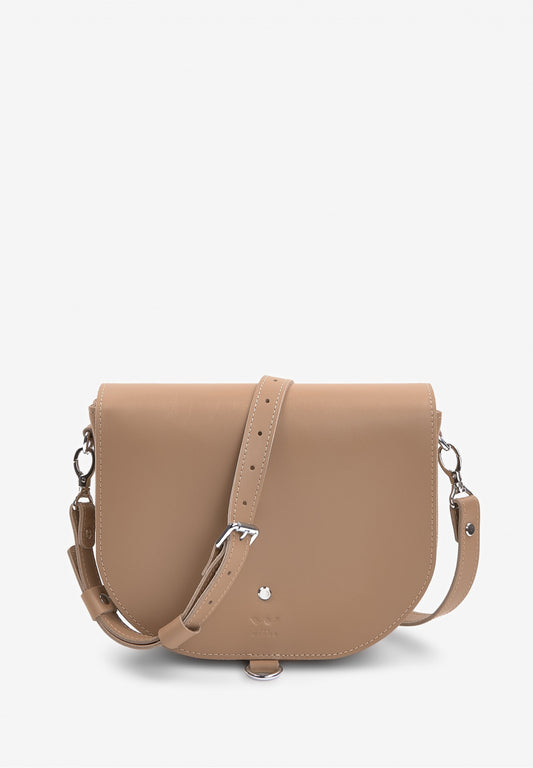 Leather women's bag. Customize the fit for your comfort with the adjustable straps, whether worn cross-body or over the shoulder.